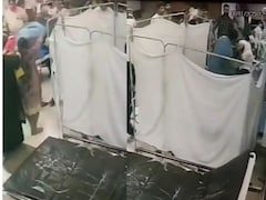 मुंबईच्या हॉस्पिटलमध्ये 'WWE'! रुग्णाचा मृत्यू होताच नातेवाईकाकडून डॉक्टरांना बेदम मारहाण, Video