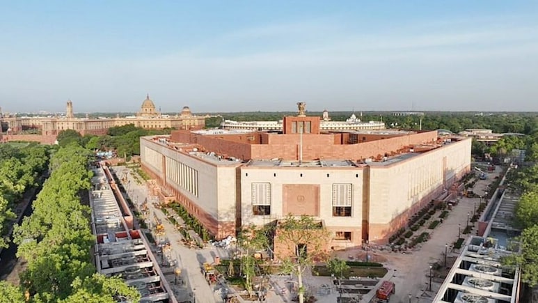 24X7 हेल्पलाइन, एयर एंबुलेंस की सुविधा, AI से अनुवाद.. नए साल में सांसदों को मिलेंगी कई सौगात