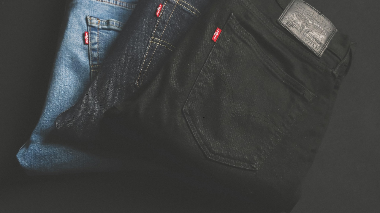 How To Find Jeans That Fit Curvy Hips Without Waist-Gaping How To Find Jeans That Fit Curvy Hips Without Waist-Gaping