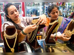 सोने का 'धमाका', एक दिन में बढ़ गईं इतनी कीमतें, एक्सपर्ट से जानें खरीदें या बेचें?