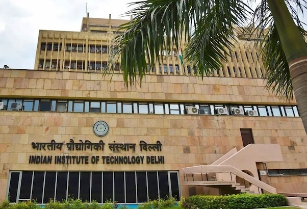 Year Ender 2025: यूनिवर्सिटी रैंकिंग से लेकर UPSC टॉपर्स तक, इस साल क्या-क्या रहा खास