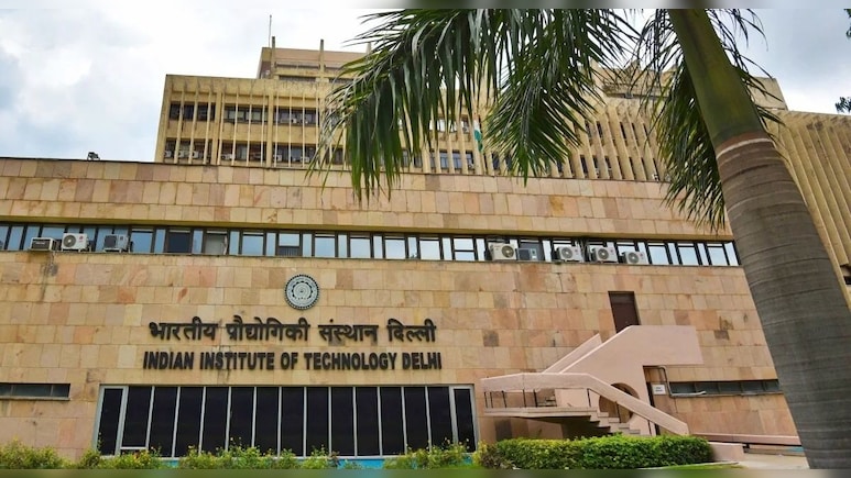 Year Ender 2025: यूनिवर्सिटी रैंकिंग से लेकर UPSC टॉपर्स तक, इस साल क्या-क्या रहा खास