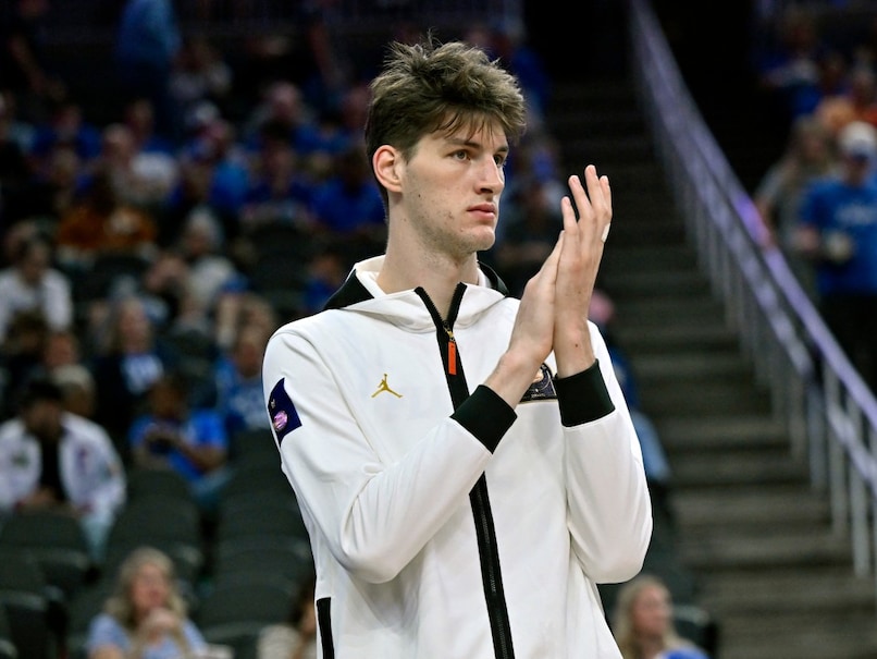 7ft 9in Olivier Rioux, World's Tallest Teenager, Becomes Tallest-Ever Person To Play College Basketball