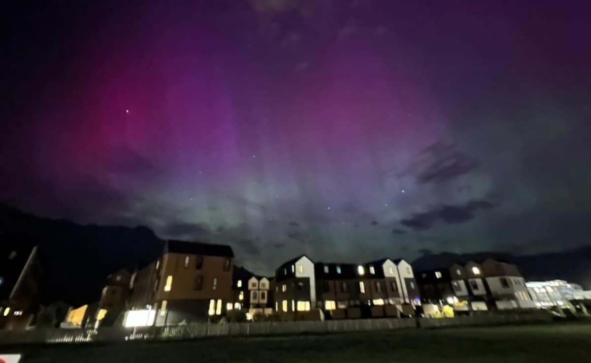 Strong aurora in Queenstown New Zealand.