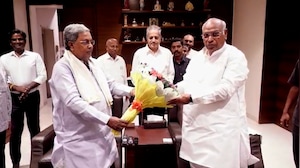Karnataka Congress Crisis: Kharge Meets CM Siddaramaiah, DKS Meeting Likely Next