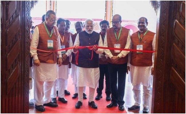 नए विधानसभा भवन के उद्घाटन करते पीएम मोदी. नए विधानसभा भवन के उद्घाटन करते पीएम मोदी.