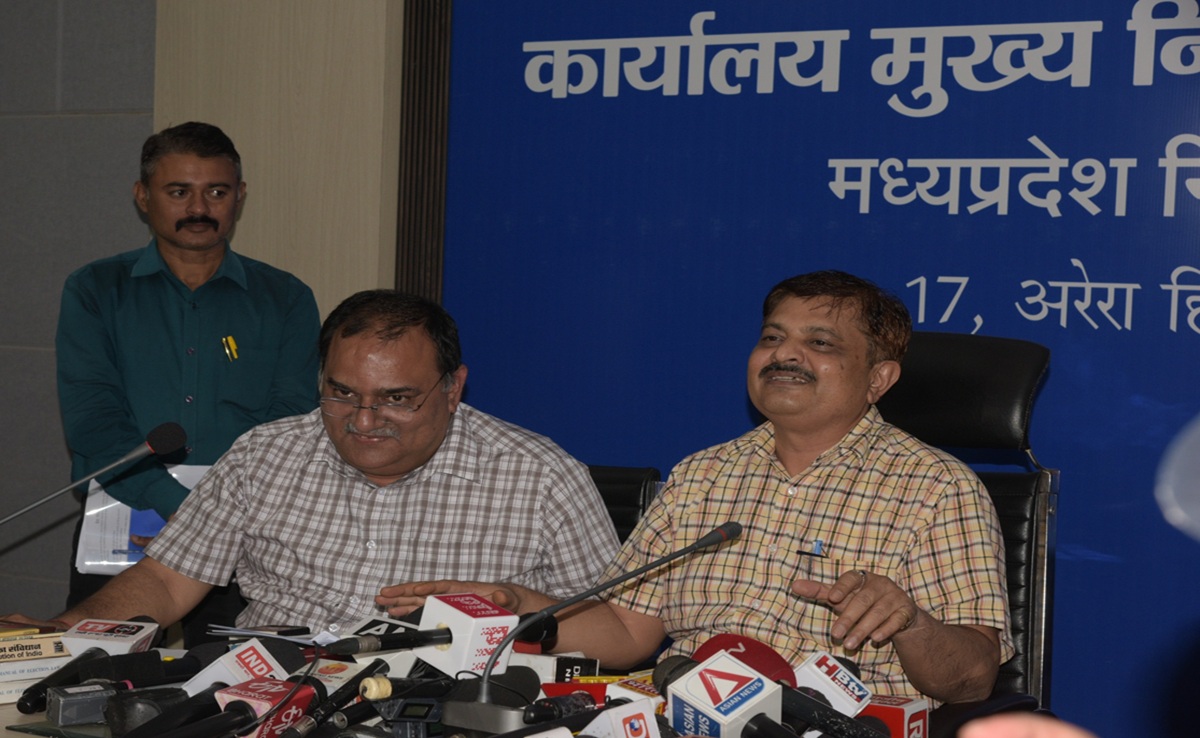 SIR Process: इस बीएलओ ने SIR का 100% काम किया पूरा; मुख्य निर्वाचन पदाधिकारी ने दी बधाई