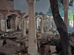 Pitambara Shakti Peeth: दतिया में पितांबरा शक्ति पीठ के मुख्य द्वार पर आठ खंभे गिरे, विस्फोट जैसी आवाज सुनाई दी