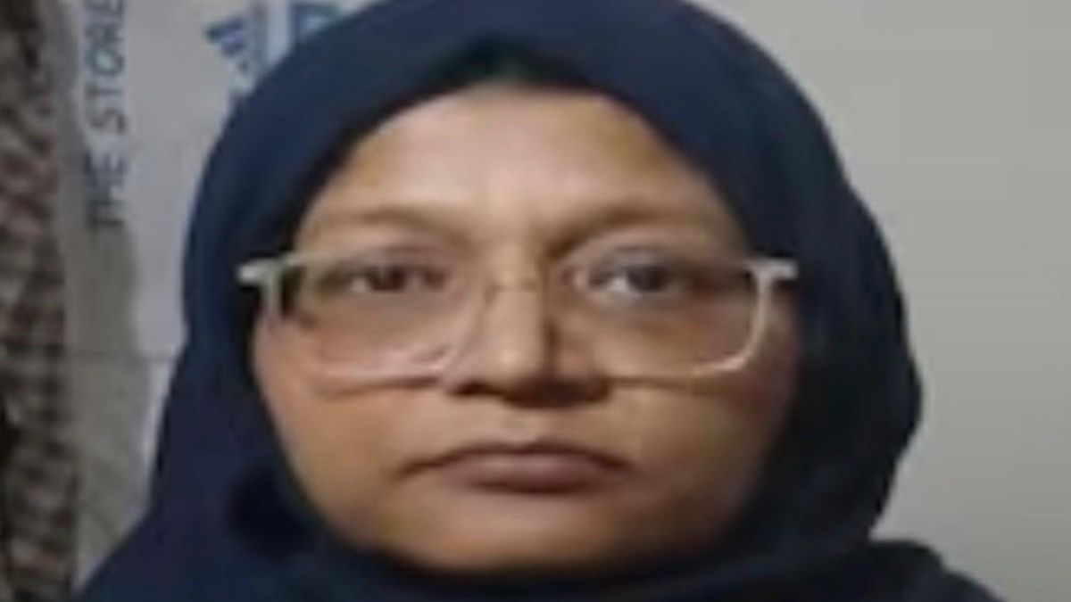 Delhi Blast LIVE :  फरीदाबाद से अरेस्ट हुई जैश की महिला विंग हेड डॉ शाहीन की तस्वीर आई सामने