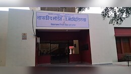 भारी लापरवाही...छुट्टी के बाद स्कूल में ही बंद रह गईं 11 छात्राएं, &nbsp;छत से कूदकर निकलीं बाहर, 1 घायल&nbsp;