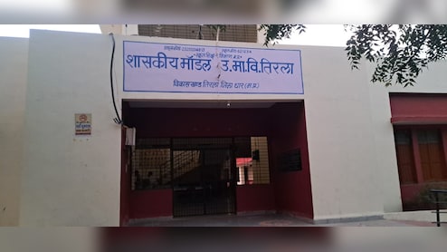 भारी लापरवाही...छुट्टी के बाद स्कूल में ही बंद रह गईं 11 छात्राएं,  छत से कूदकर निकलीं बाहर, 1 घायल 