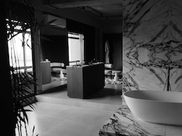 बेसावधपणे टॉयलेटमध्ये गेला, आणखी कुणीतरी असल्याचा भास; सीटवर बसणार तोच..., थरकाप उडवणारा Video