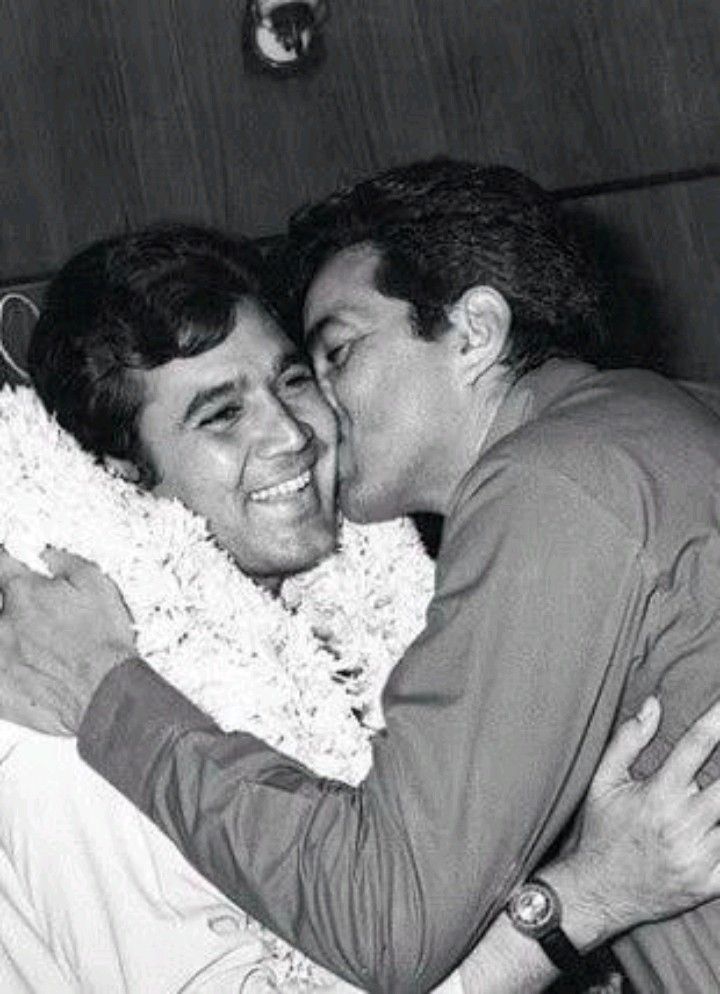 When Drunk Dharmendra Didn't Let Hrishikesh Mukherjee Sleep After Losing <i>Anand</i> To Rajesh Khanna