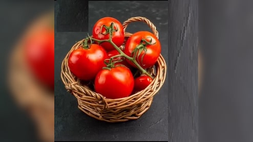 Benefits of Tomato Juice: सर्दियों में इस तरह करें टमाटर का सेवन, सर्दी-खांसी और बीमारियां रहेंगी कोसों दूर