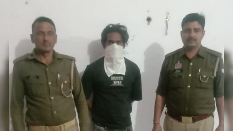 पीएम के लिए अपशब्दों का इस्तेमाल कर रहा था युवक, पुलिस के हत्थे चढ़ा तो हाथ जोड़कर माफी मांगता आया नजर