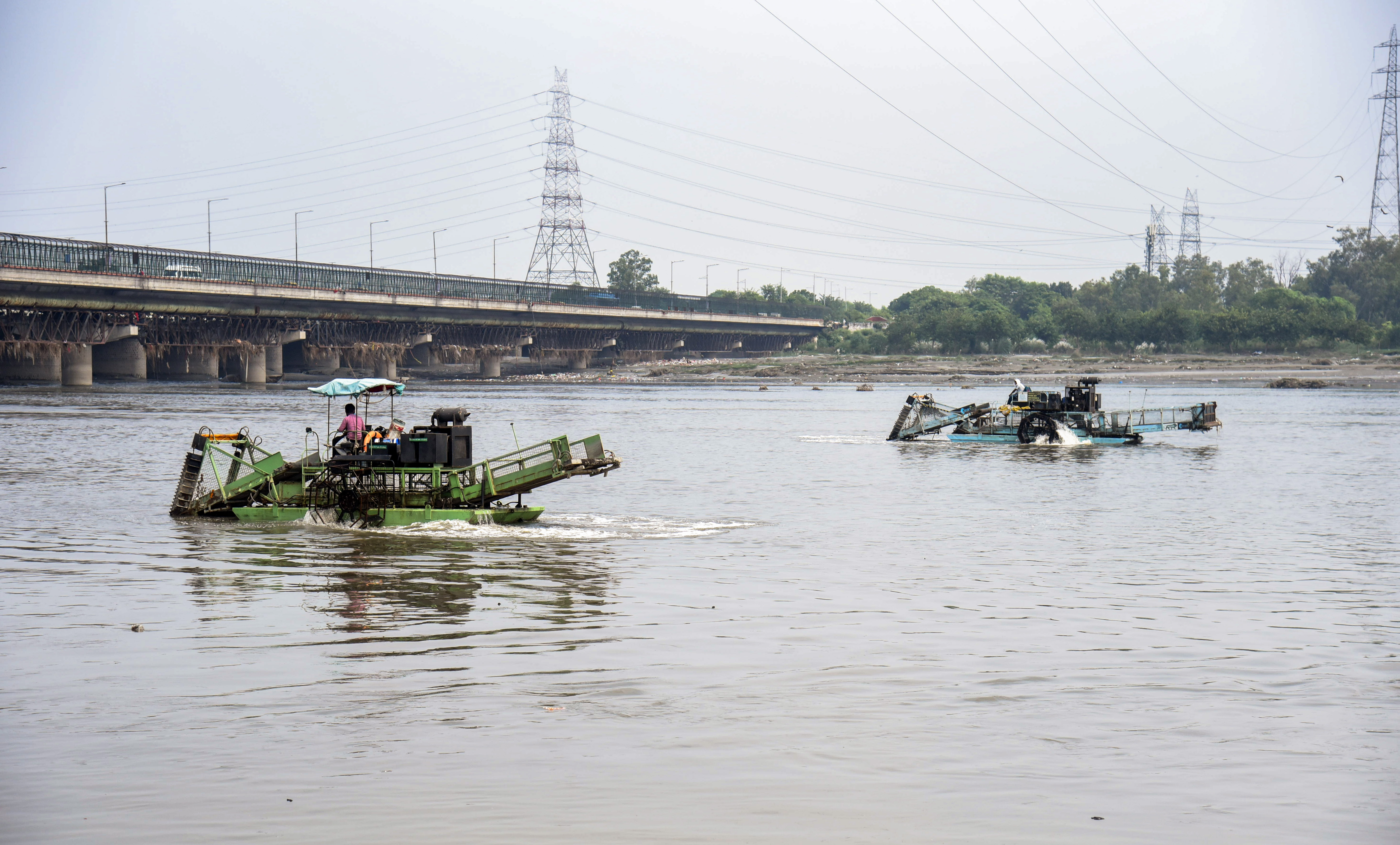 यमुना की सफाई पर दिल्ली में 'सियासी भूचाल' : AAP का दावा- 'सभी 37 STP फेल', BJP ने 'आप' शासन पर साधा निशाना