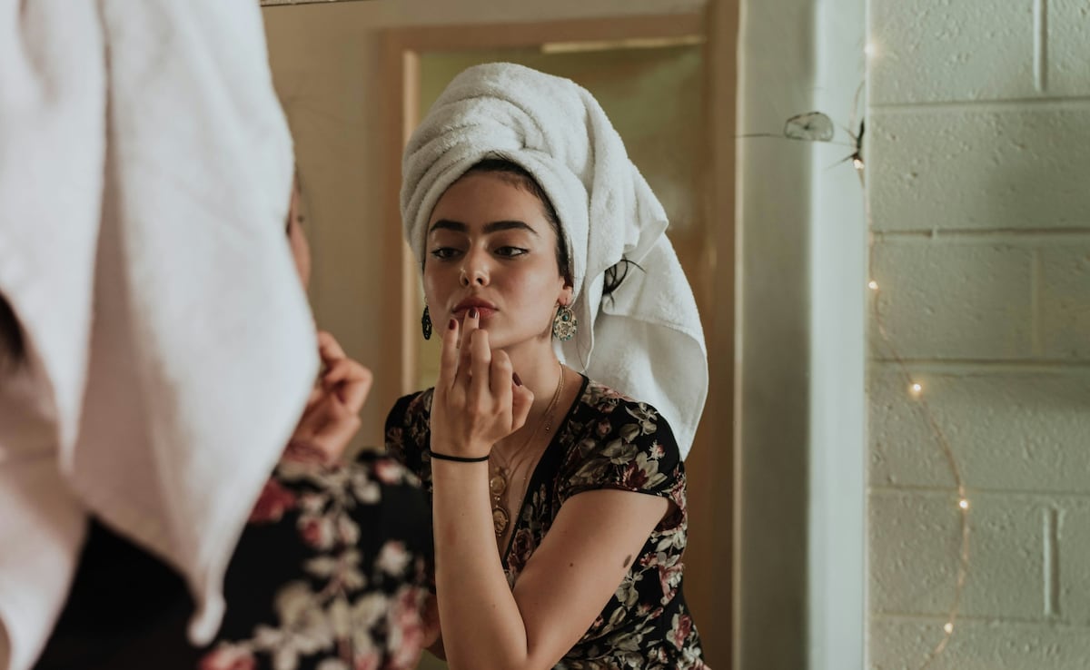 Don't Let Winter Steal Your Glow: Hydrating Skincare Routine For Indian Dry Skin