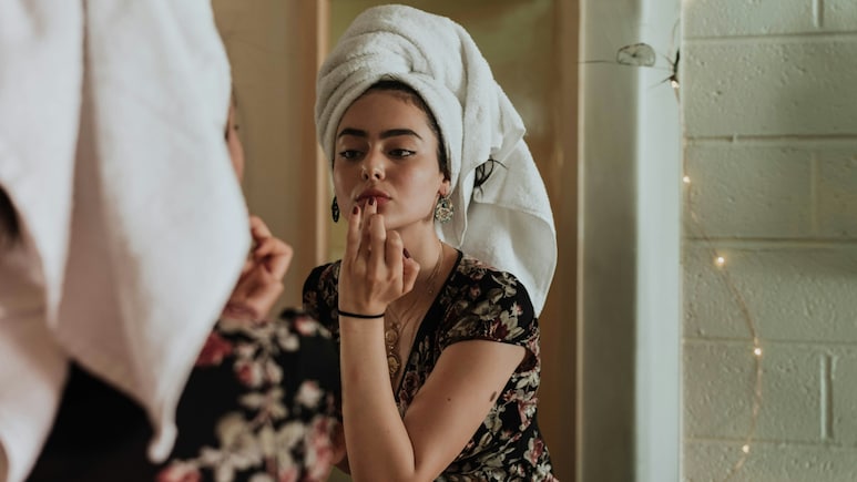 Don't Let Winter Steal Your Glow: Hydrating Skincare Routine For Indian Dry Skin