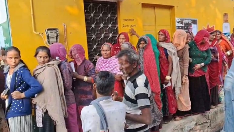 किसानों को यूरिया के लिए लंबी लाइनों से मिलेगा छुटकारा, अब घर बैठे मोबाइल पर मिलेगी जानकारी