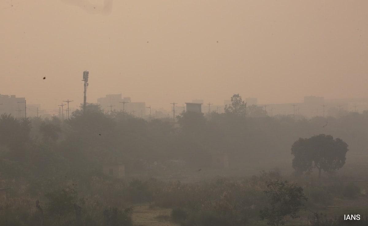 Thick Haze Blankets Delhi As Air Quality Remains "Very Poor", Many Areas In "Red"