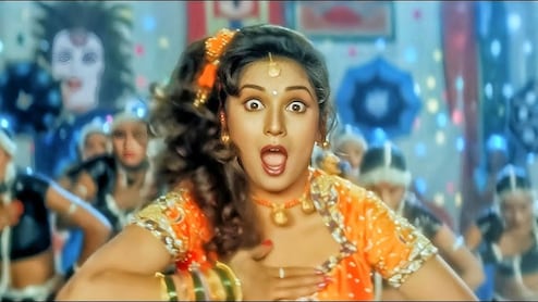 माधुरी दीक्षित का यह हिट नंबर है पाकिस्तानी उस्ताद नुसरत फतेह अली खान की कव्वाली की कॉपी, इससे मिला था एक्ट्रेस को डांस क्वीन का दर्जा