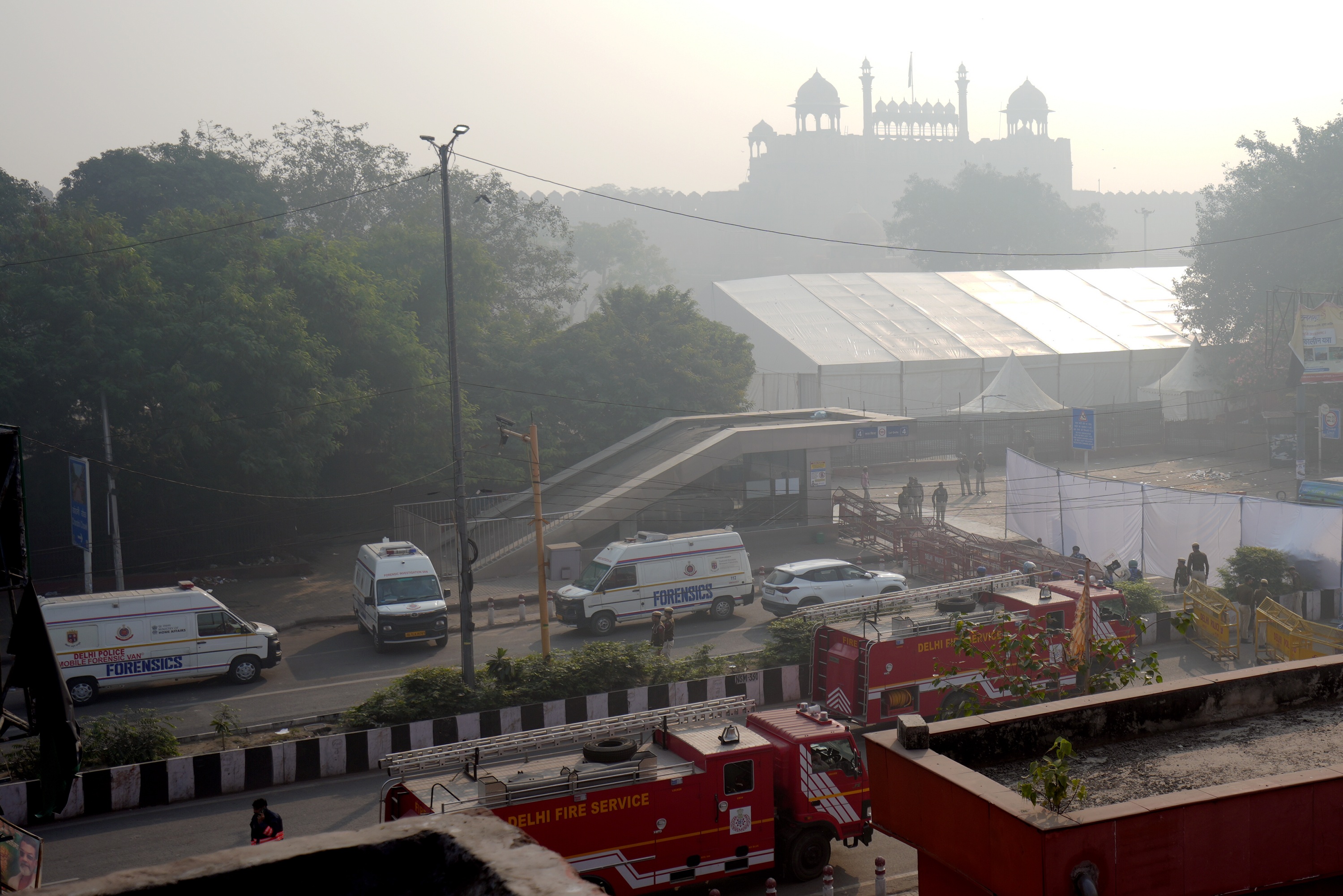 दिल्ली ब्लास्ट के बाद से बंद लाल किला मेट्रो स्टेशन के गेट नंबर-2, 3 फिर खुले, DMRC ने दी जानकारी