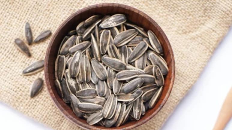 सूरजमुखी के बीज खाने के कौन सी बीमारी दूर होती है? सूरजमुखी के बीज को कैसे खाना चाहिए?