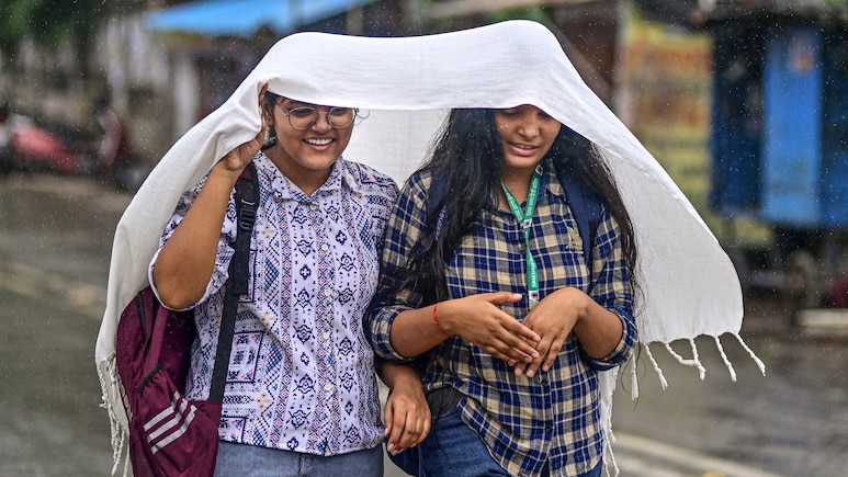 दिल्ली-NCR में छाए बादल, उत्तराखंड में बर्फबारी, जानें 4 नवंबर को कहां-कहां होगी बारिश