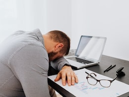 Employee Seeks Leave For Grandfather's Death, Manager's Cold Reply Sparks Outrage: "Be Active On WhatsApp"