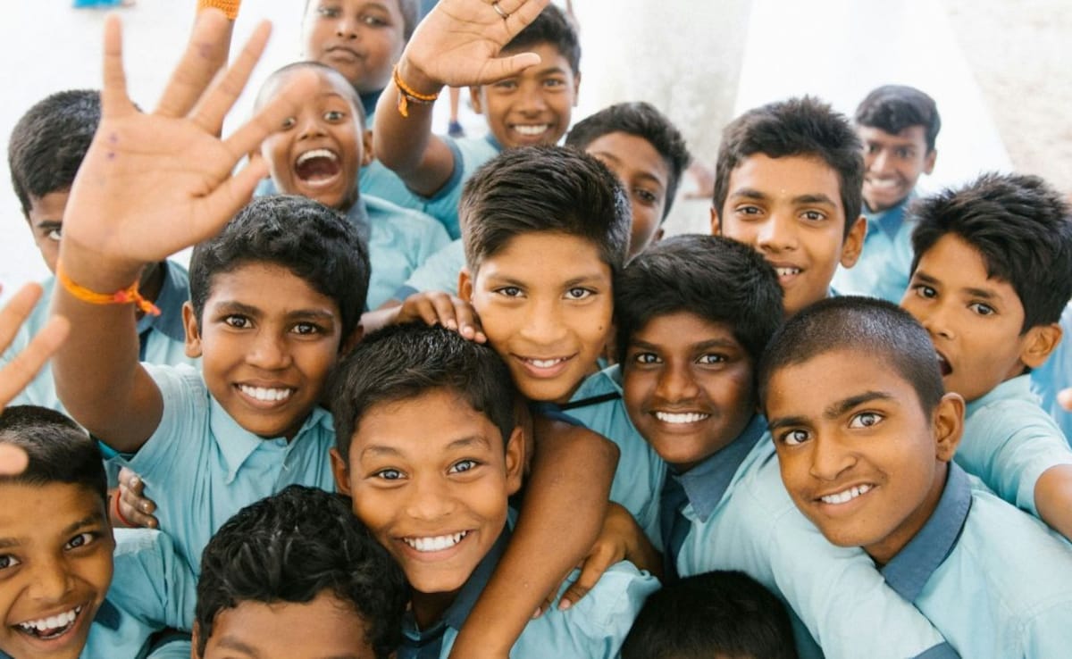 School Assembly News Headlines (November 18): Top National, World, Business, Sports News