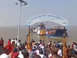 No Bridge, Locals In This Bihar Town Use Boats To Reach Polling Booths