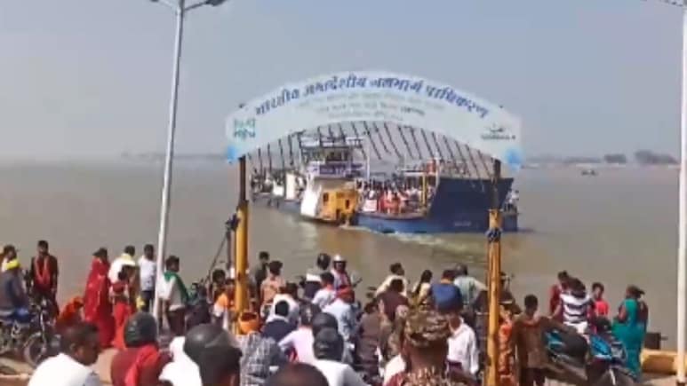 No Bridge, Locals In This Bihar Town Use Boats To Reach Polling Booths