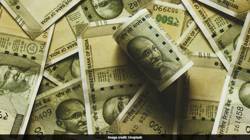 Money Saving Tips: सैलरी आते ही हो जाती है गायब? बस फॉलो करें ये 9 मनी रूल्स, कभी नहीं होगी पैसे की टेंशन!