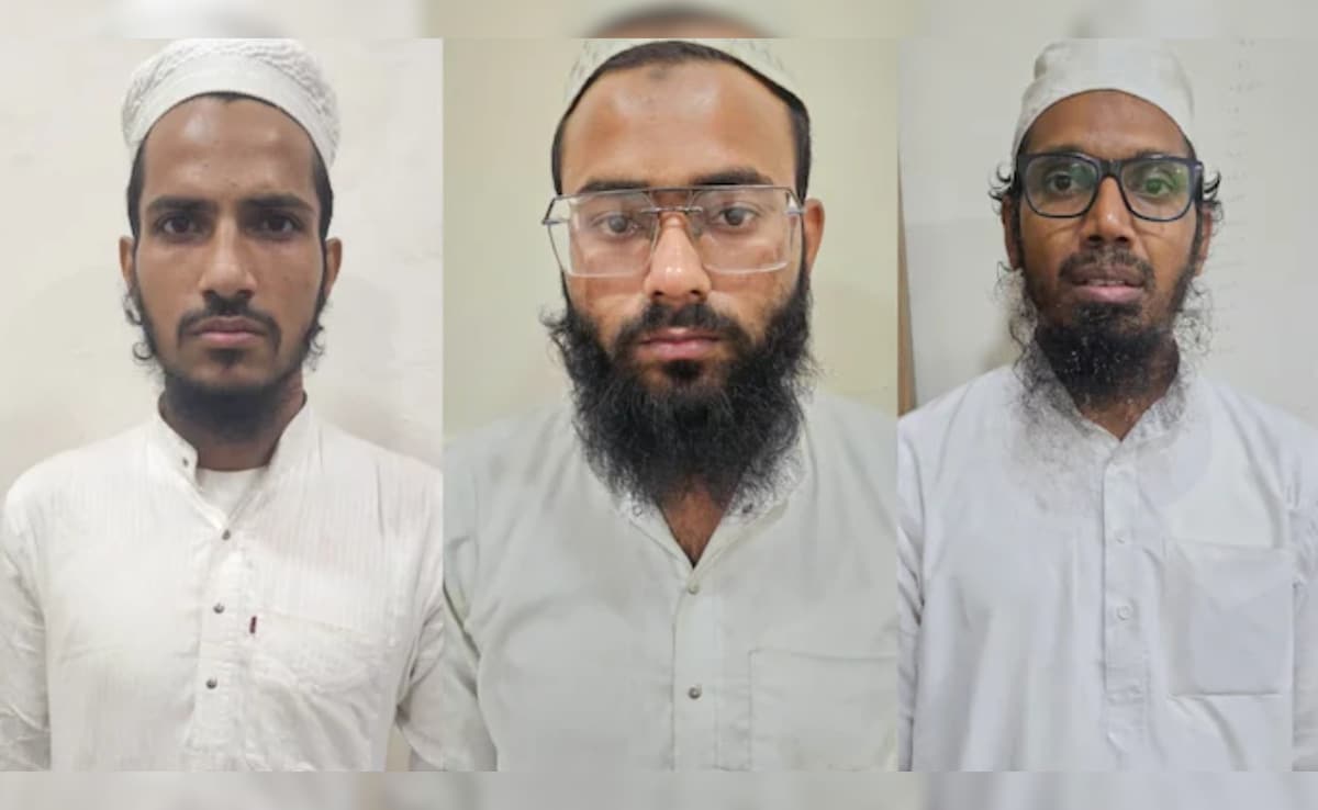सूरत में सोमवार को गिरफ्तार किए गए तीन साजिशकर्ता