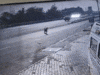 हाईवे पर बिना सवारी 100 मीटर तक दौड़ी बाइक, CCTV कर देगा हैरान