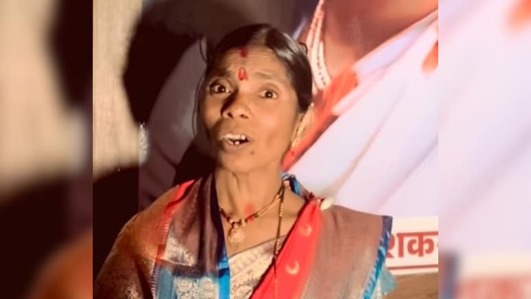 सोशल मीडिया पर आई नई रानू मंडल, लता मंगेशकर के गाने पर इस अंदाज में लगाए सुर, लोग बोले- असली टैलेंट, इसे करो वायरल