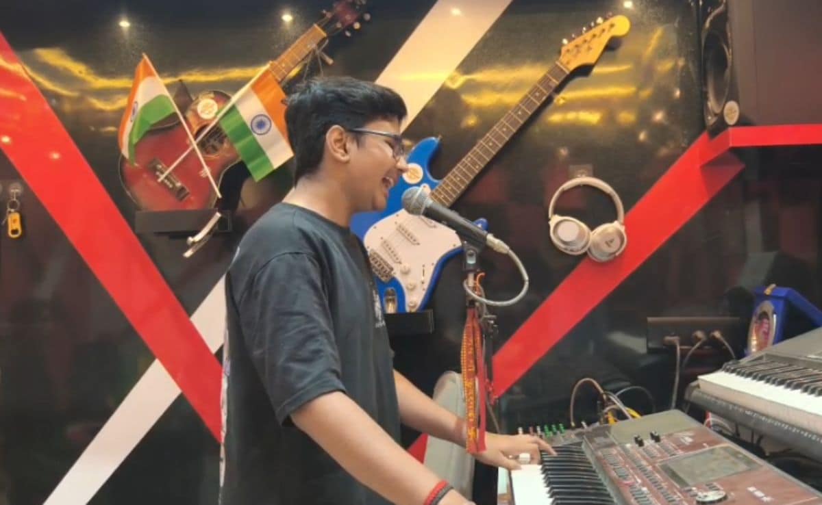 Bal Diwas 2025 Special Story Aum Agrahari Piano Youtube Star from Chhattisgarh