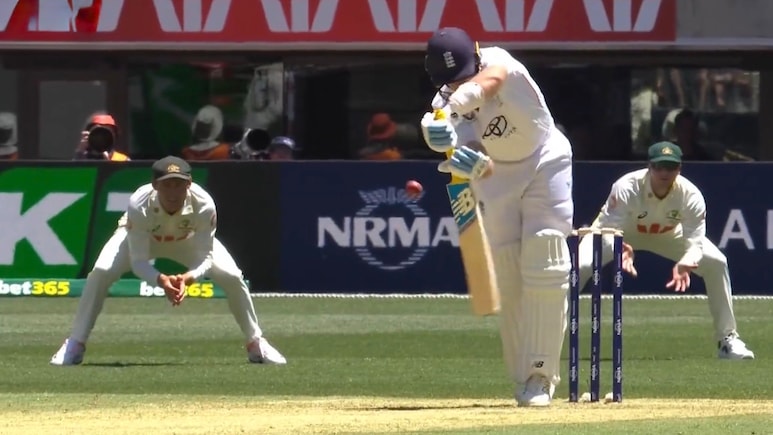 VIDEO: डक के साथ जो रूट ने विराट कोहली के अनचाहे रिकॉर्ड की बराबरी की, स्टार्क ने खोलने भी नहीं दिया खाता