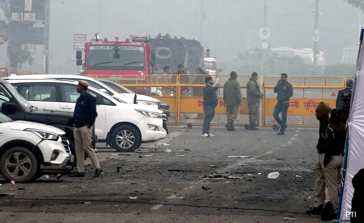 Lal Qila Metro Station Closed After Car Blast Near Delhi's Red Fort That Killed 9