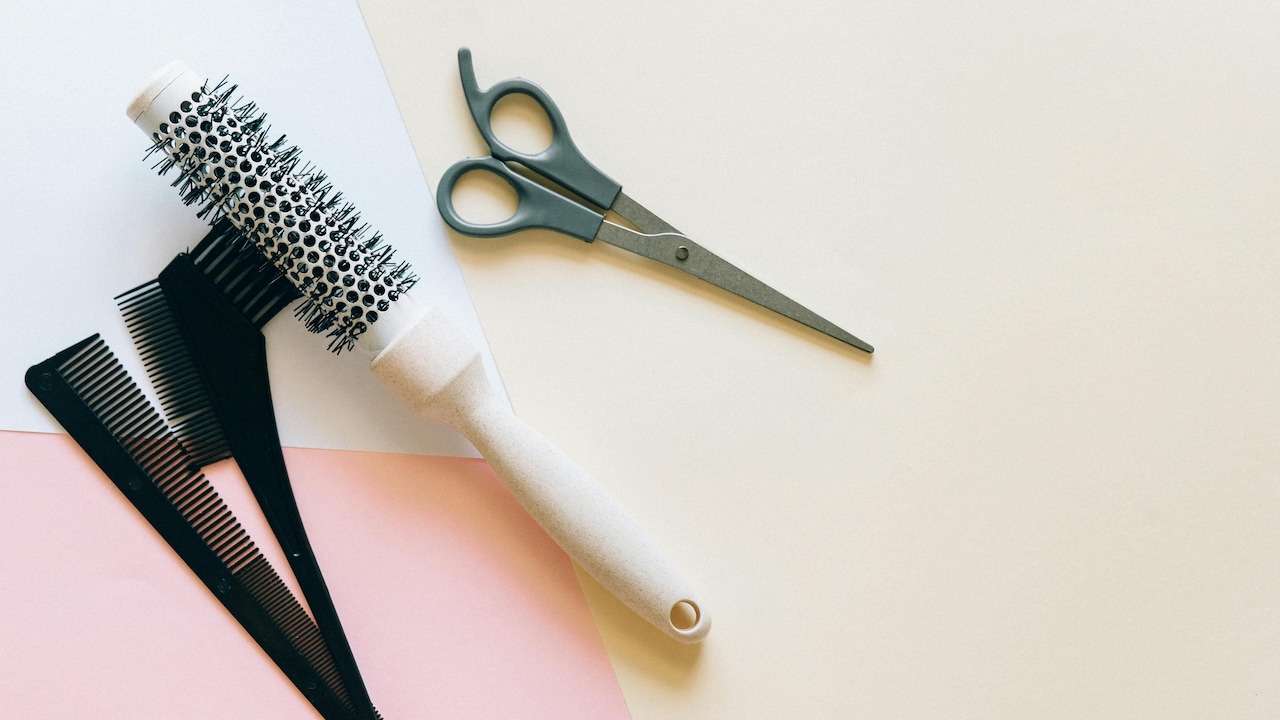 How To Choose The Right Brush For Your Hair Type: Straight, Curly Or Wavy