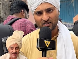 धर्मेंद्र जैसा लुक बनाकर श्मशान घाट पहुंचा फैन, बोला- उनका जाना देश के लिए बड़ा नुकसान