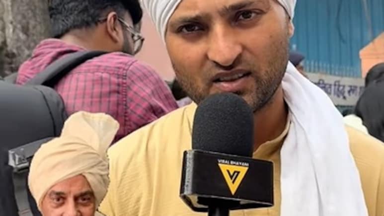 धर्मेंद्र जैसा लुक बनाकर श्मशान घाट पहुंचा फैन, बोला- उनका जाना देश के लिए बड़ा नुकसान