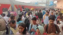 रींगस रेलवे स्टेशन पर खाटूश्&zwj;यामजी भक्तों से हालात बेकाबू, दिल्ली रूट पर 6 घंटे तक ट्रेन नहीं