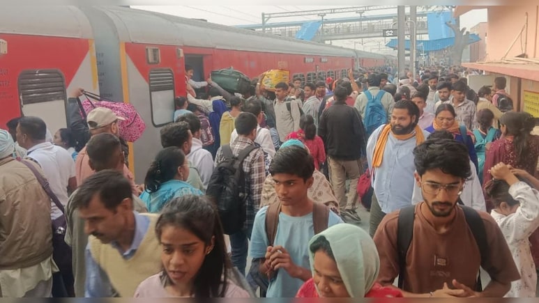 रींगस रेलवे स्टेशन पर खाटूश्‍यामजी भक्तों से हालात बेकाबू, दिल्ली रूट पर 6 घंटे तक ट्रेन नहीं