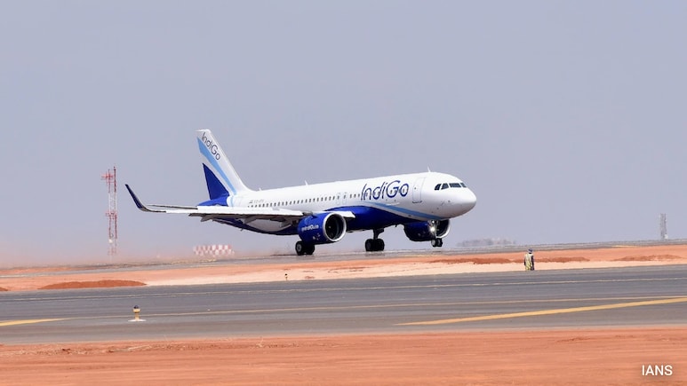 कुवैत से हैदराबाद आ रहे विमान की मुंबई में इमरजेंसी लैंडिंग, फ्लाइट में मानव बम होने की धमकी