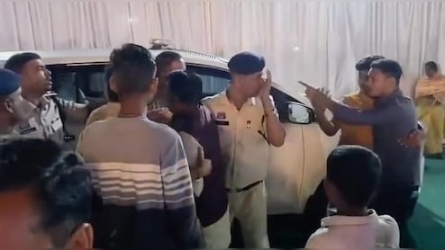 BJP नेता ने थाना प्रभारी की कॉलर पकड़कर दी अश्लील गालियां, राज्योत्सव कार्यक्रम में हुआ जमकर बवाल, FIR दर्ज