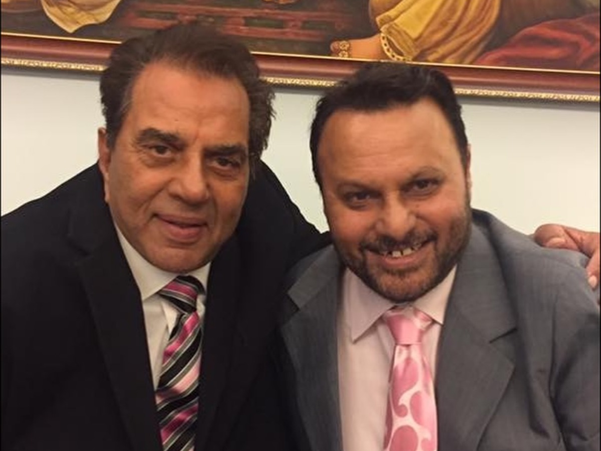 "Dharmendra Was Recovering, Would Open His Eyes And Move Hands": <i>Gadar Director</i> On Actor's Last Days