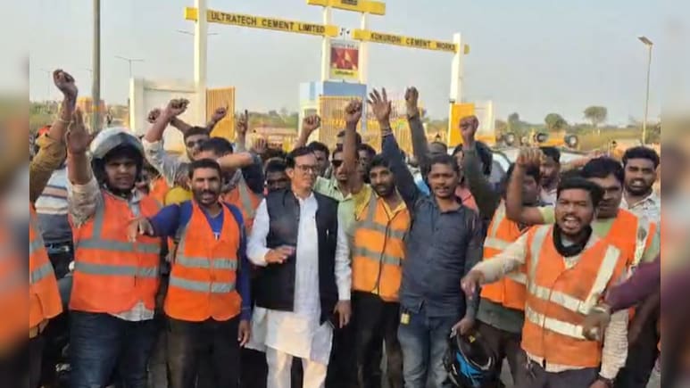 अल्ट्राटेक सीमेंट प्लांट के मजदूरों का फूटा गुस्सा, बोनस रोकने से लेकर मारपीट तक के गंभीर आरोप लगाए