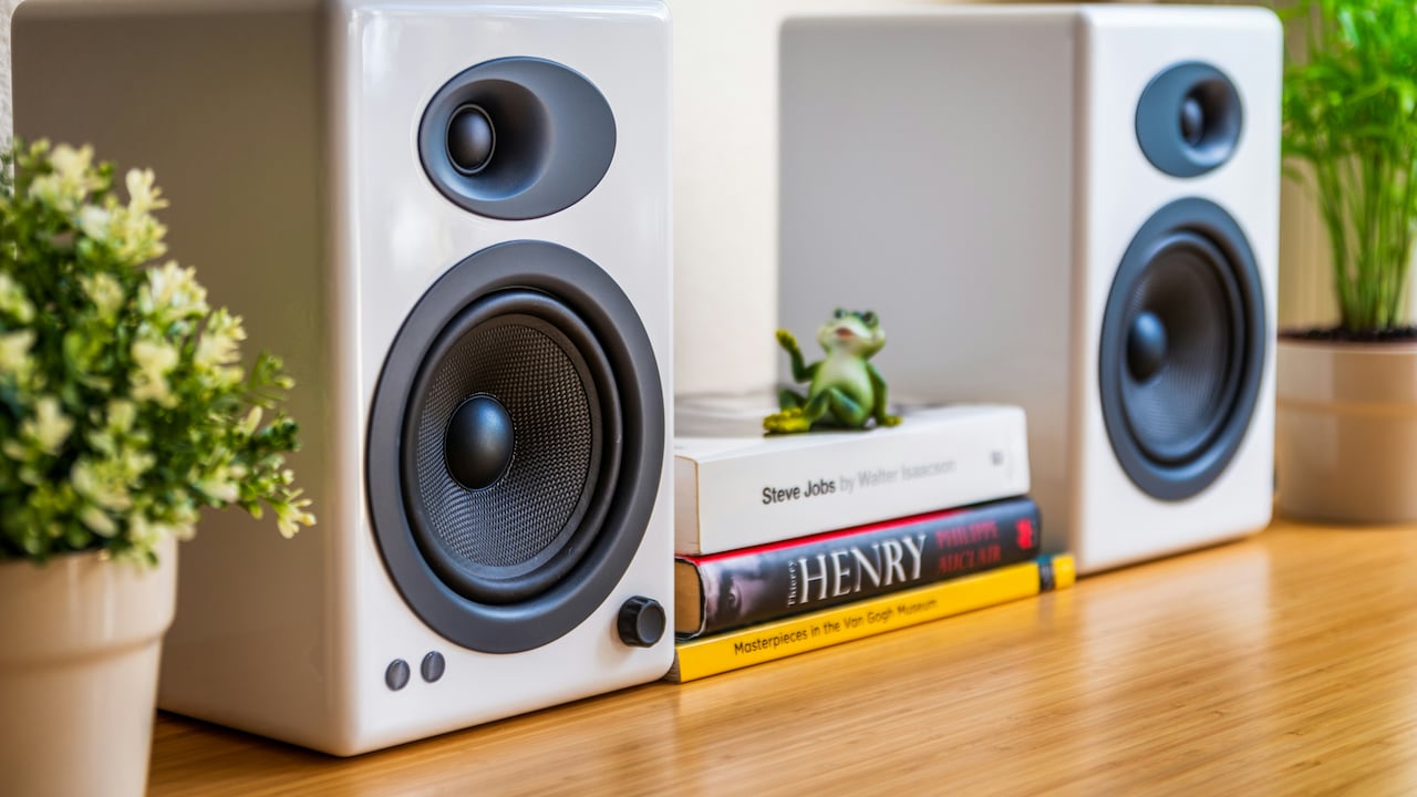 Zebronics vs boAt Soundbars: Which Home Theatre System Gives Better Value Zebronics vs boAt Soundbars: Which Home Theatre System Gives Better Value