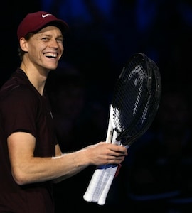 Jannik Sinner Dominates Injury-Hit Felix Auger-Aliassime In ATP Finals Opener